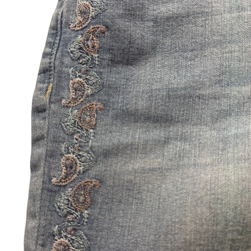 Bandolino Lisbeth Skimmer Blue Women 12 Embroidered Paisley Capri Jeans